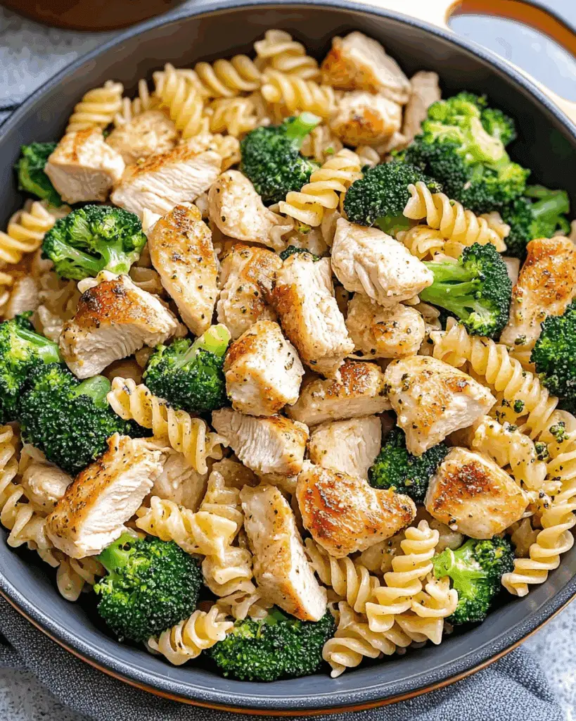 The BEST Creamy Chicken and Broccoli Pasta